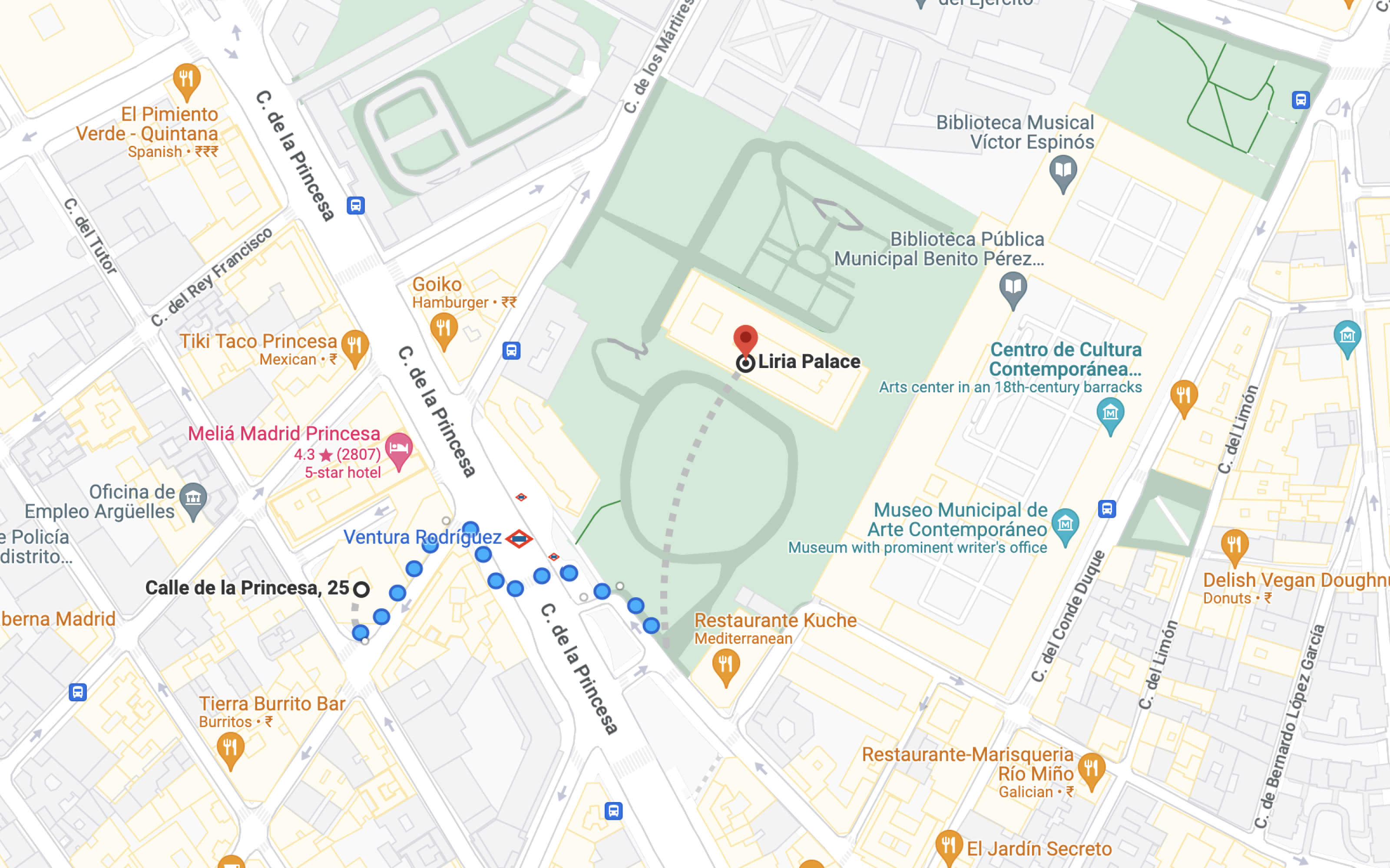 Calle de la Princesa, Car parking near Liria Palace