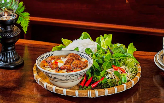 Hanoi Street Food Motorbike Tour with Female Riders