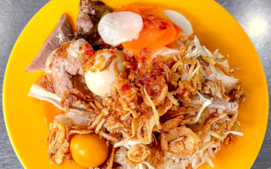 Ho Chi Minh City Food Tour at Michelin-Guide Restaurants with Live Music