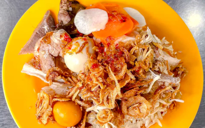 Ho Chi Minh City Food Tour at Michelin-Guide Restaurants with Live Music