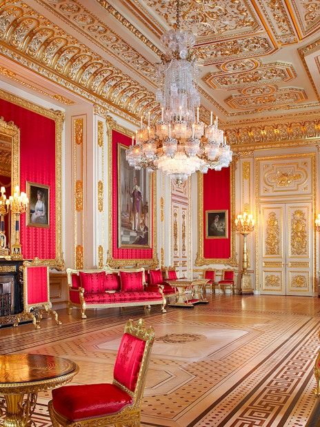 Crimson Drawing Room in Windsor Castle with ornate gold decor and chandeliers.