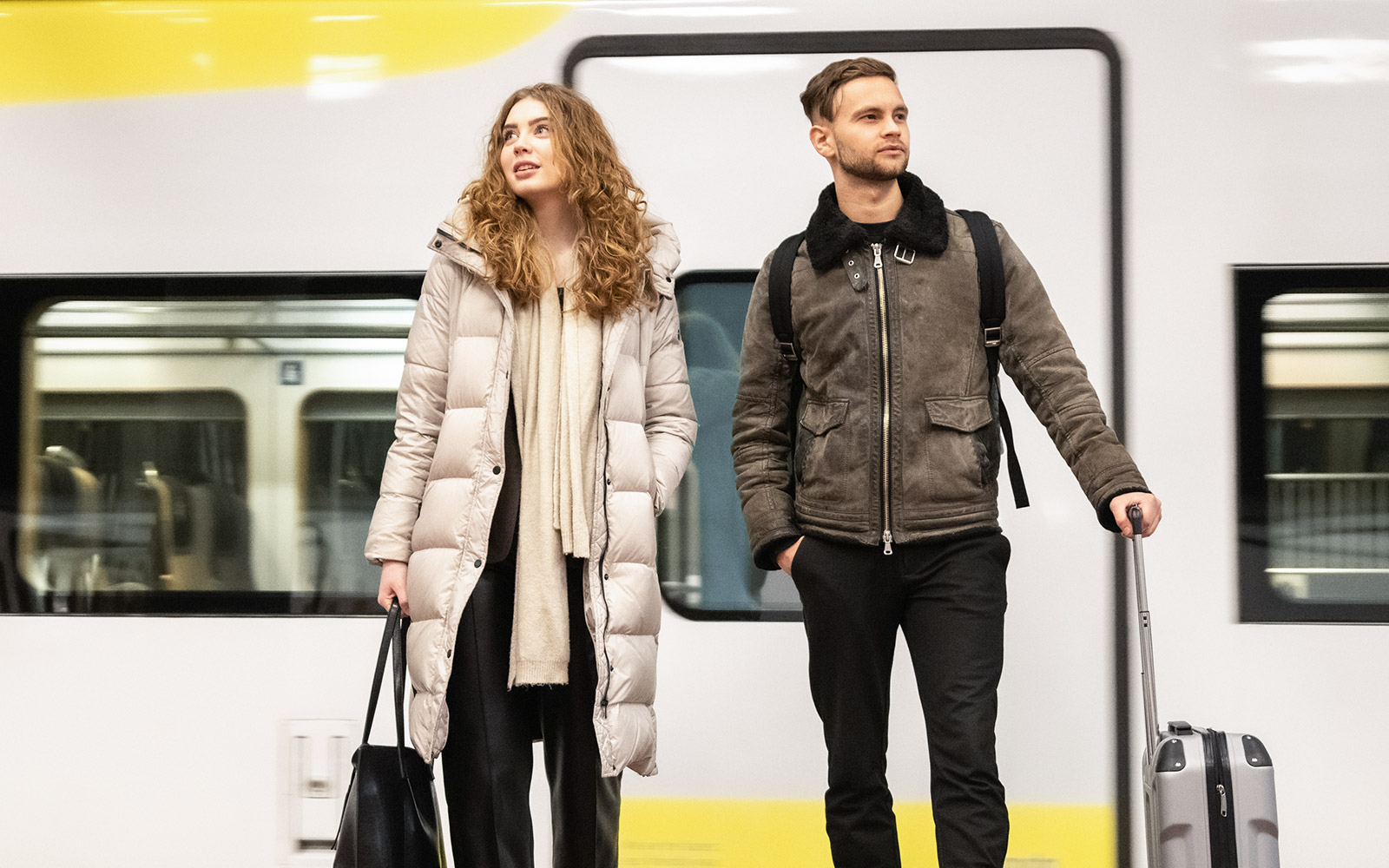 Arlanda Express train at Stockholm Arlanda Airport with passengers boarding for Stockholm Central Station.