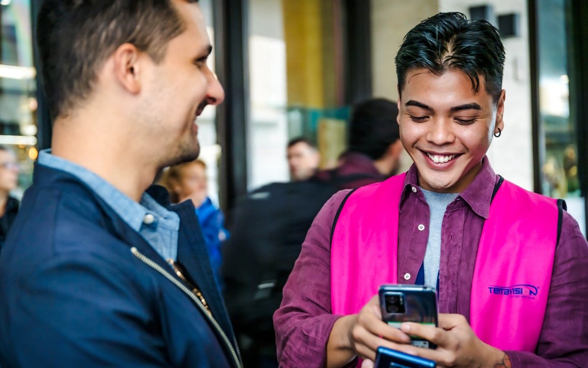 Terravision staff assisting a traveler with mobile booking