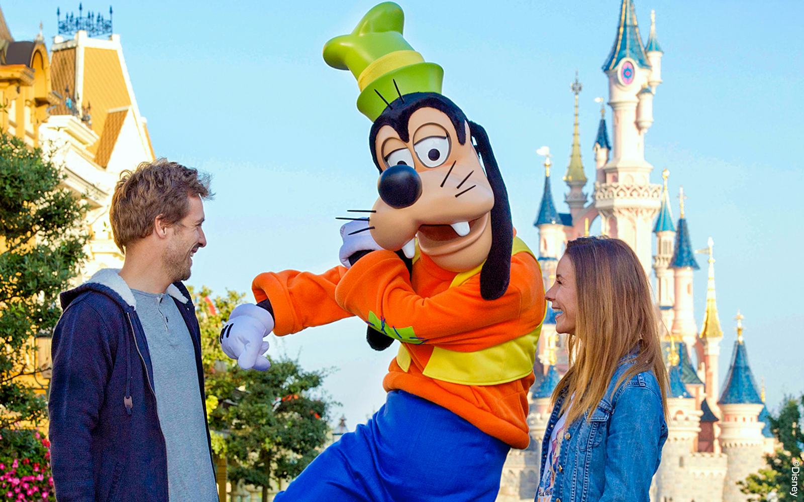 Goofy character greeting visitors at Disneyland Paris.