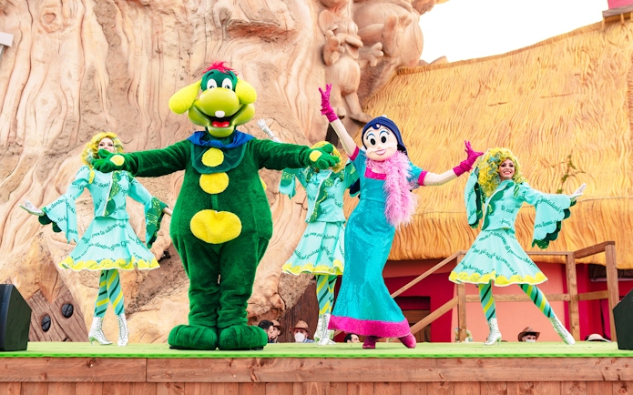 Costume performers on stage at Gardaland Park.