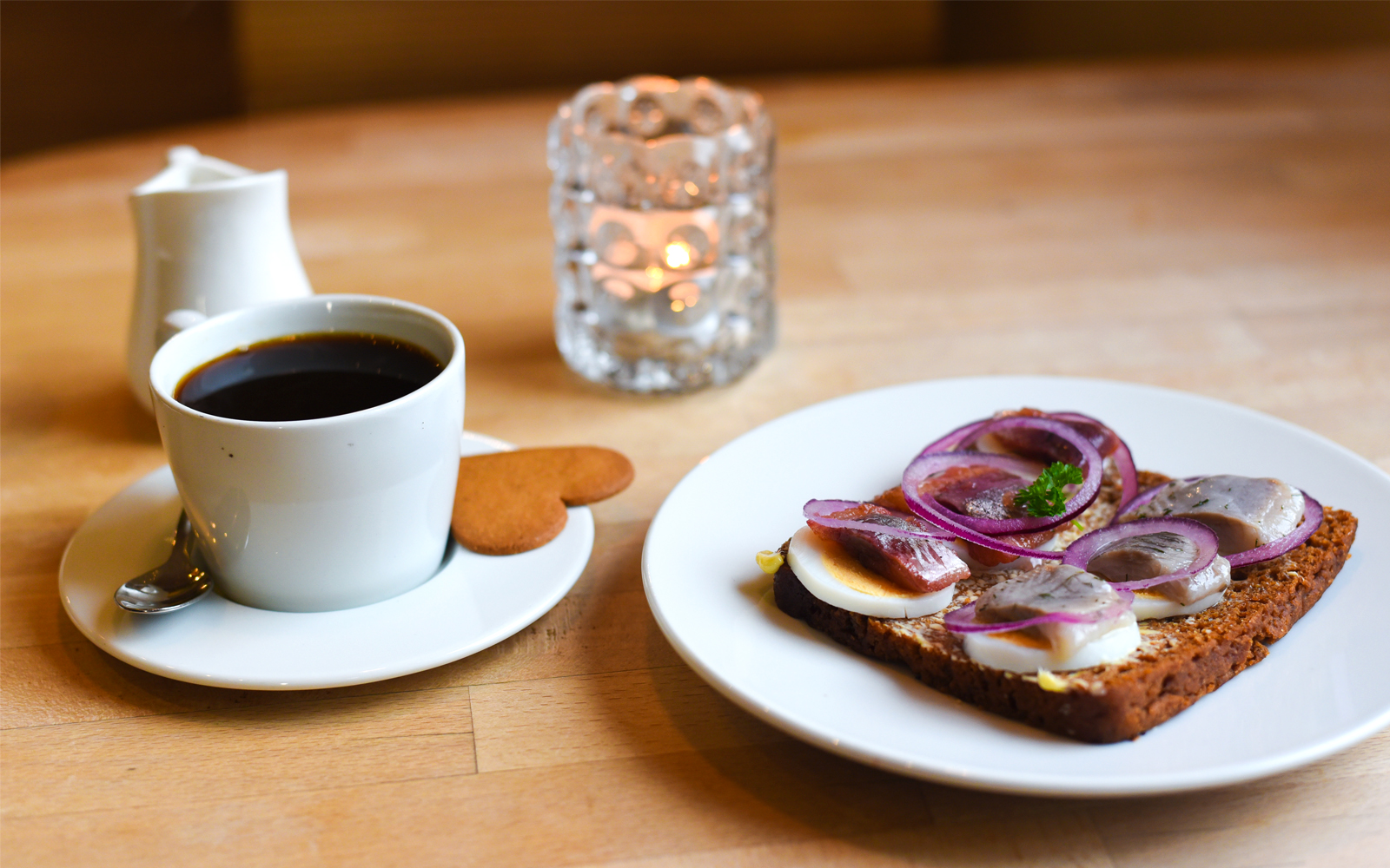 Hot Chocolate and warm snacks during Northern Lights Off Road Small Group Tour  