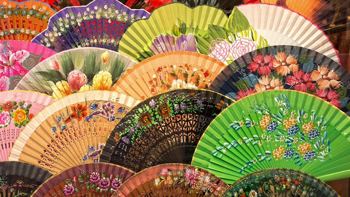 Buy souvenirs near Liria Palace