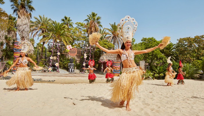 Polynesia dancing woman at Port Aventura