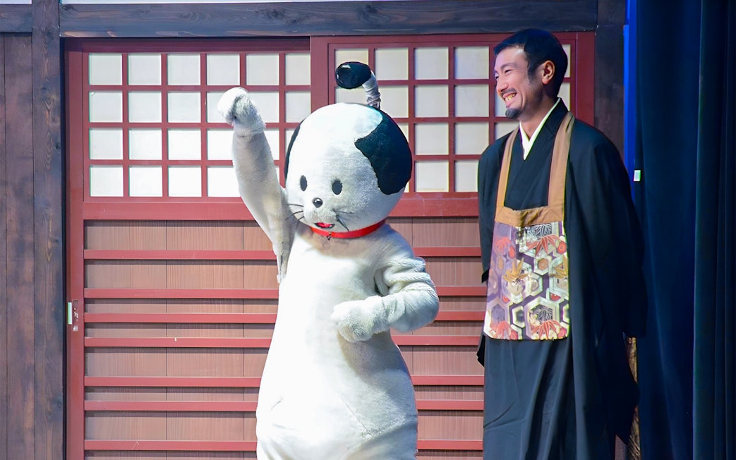 Costumed character and performer at Noboribetsu Date Jidaimura.