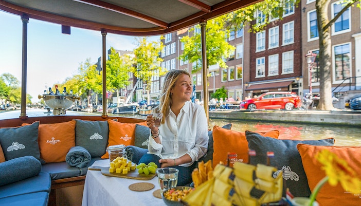 sightseeing boat amsterdam