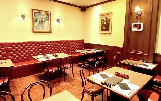 Kobe Steak & Cafe Nobleurs dining area with elegant seating and artwork.