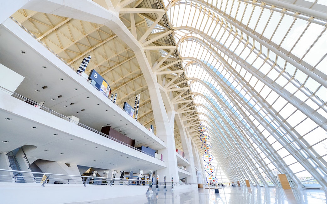 Príncep Felipe Science Museum interior with modern architecture and colorful DNA sculpture.