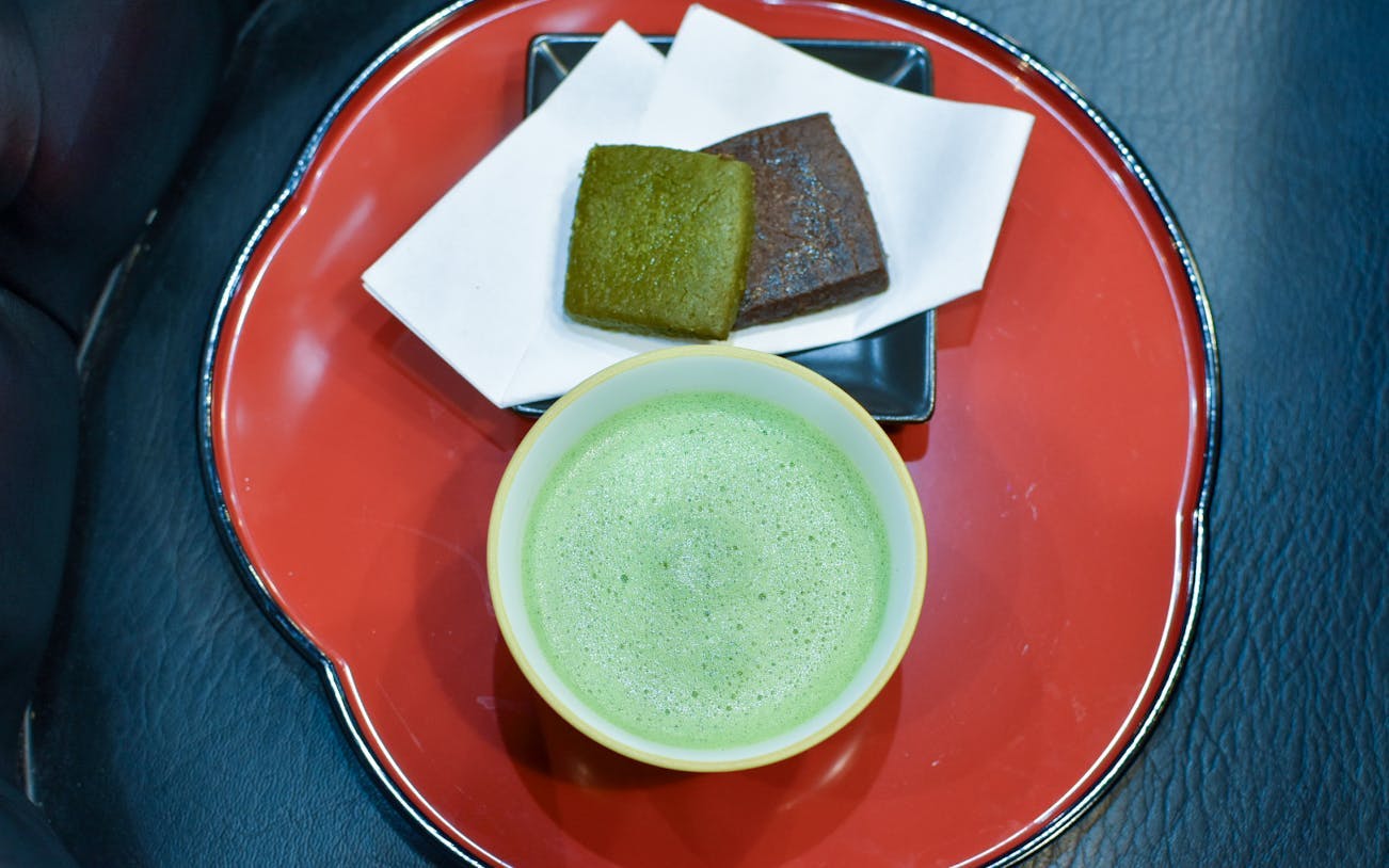 matcha making experience and matcha comparison in tokyo-1