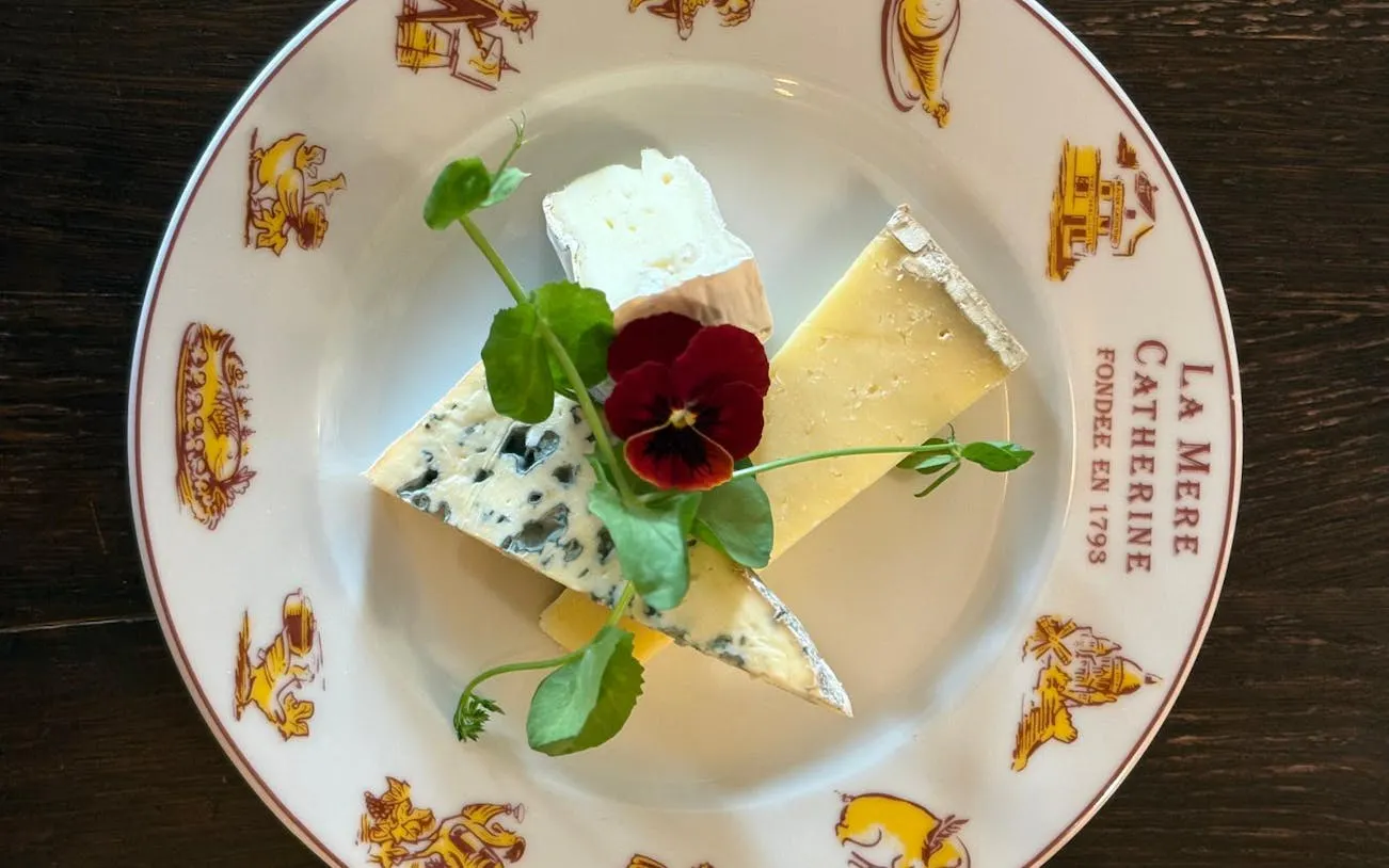 paris montmartre cheese tasting & self-guided audio tour-1