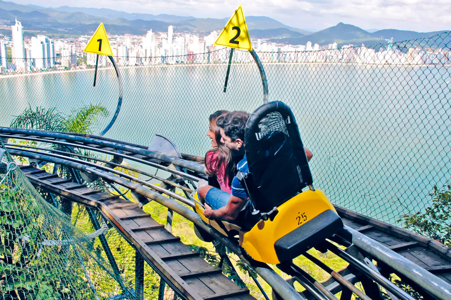 ab florianópolis: tour nach balneário camboriú mit ticket für die unipraias-seilbahn und besuch des strandes von laranjeiras-14