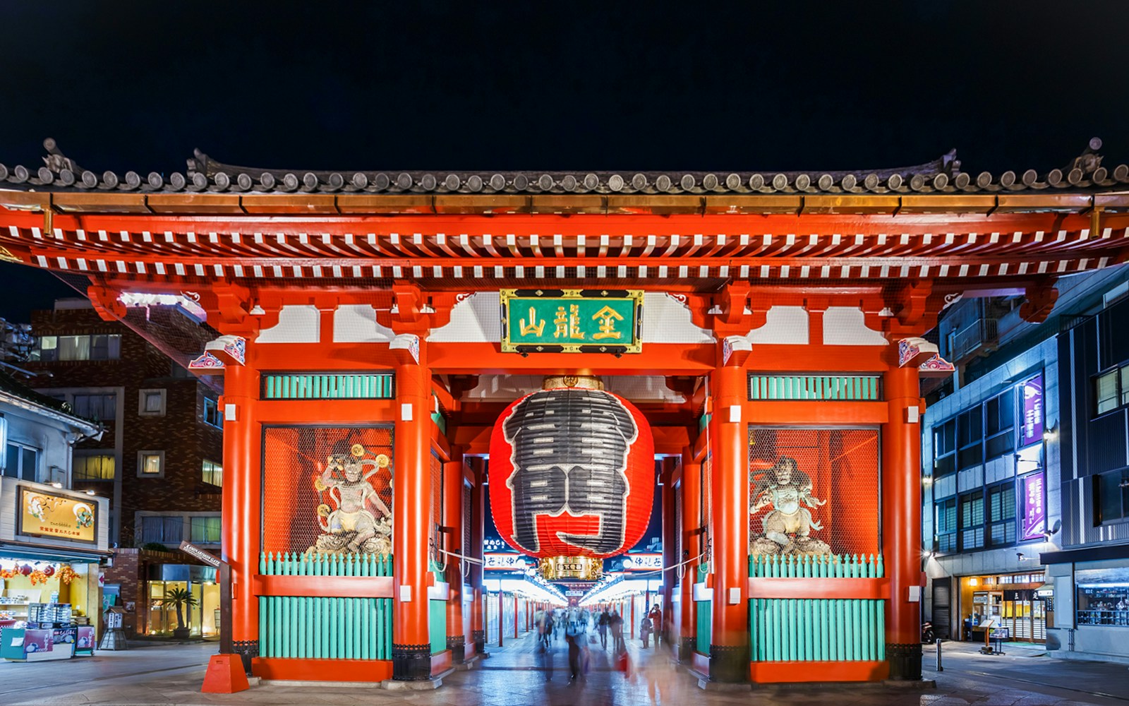 Kaminarimon Gate at Sensoji Temple in Tokyo