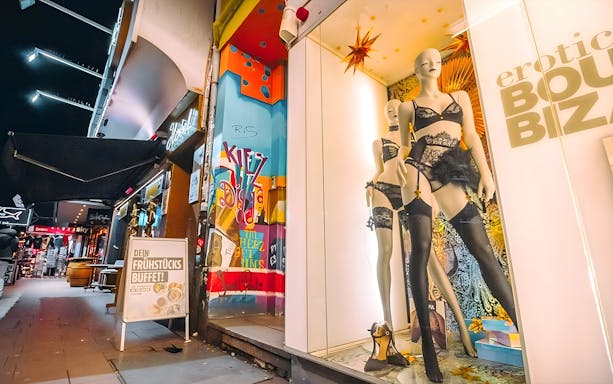 Mannequins in lingerie at an erotic boutique on Kiez Speed Tour, Hamburg nightlife.