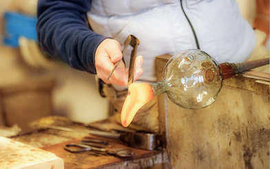 Glassblowing demonstration in Venice during full-day guided tour.