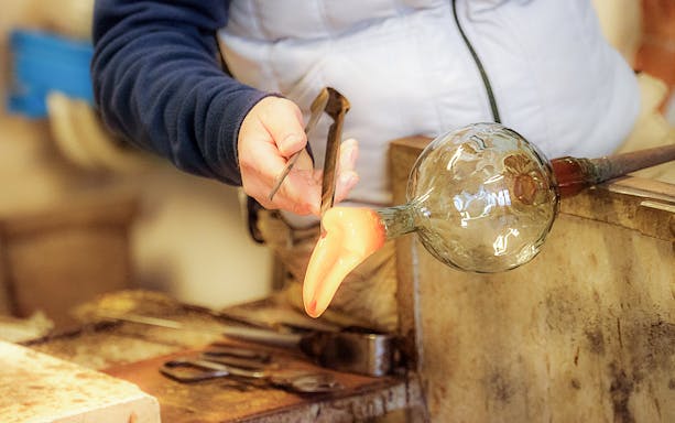 Glassblowing demonstration in Venice during full-day guided tour.