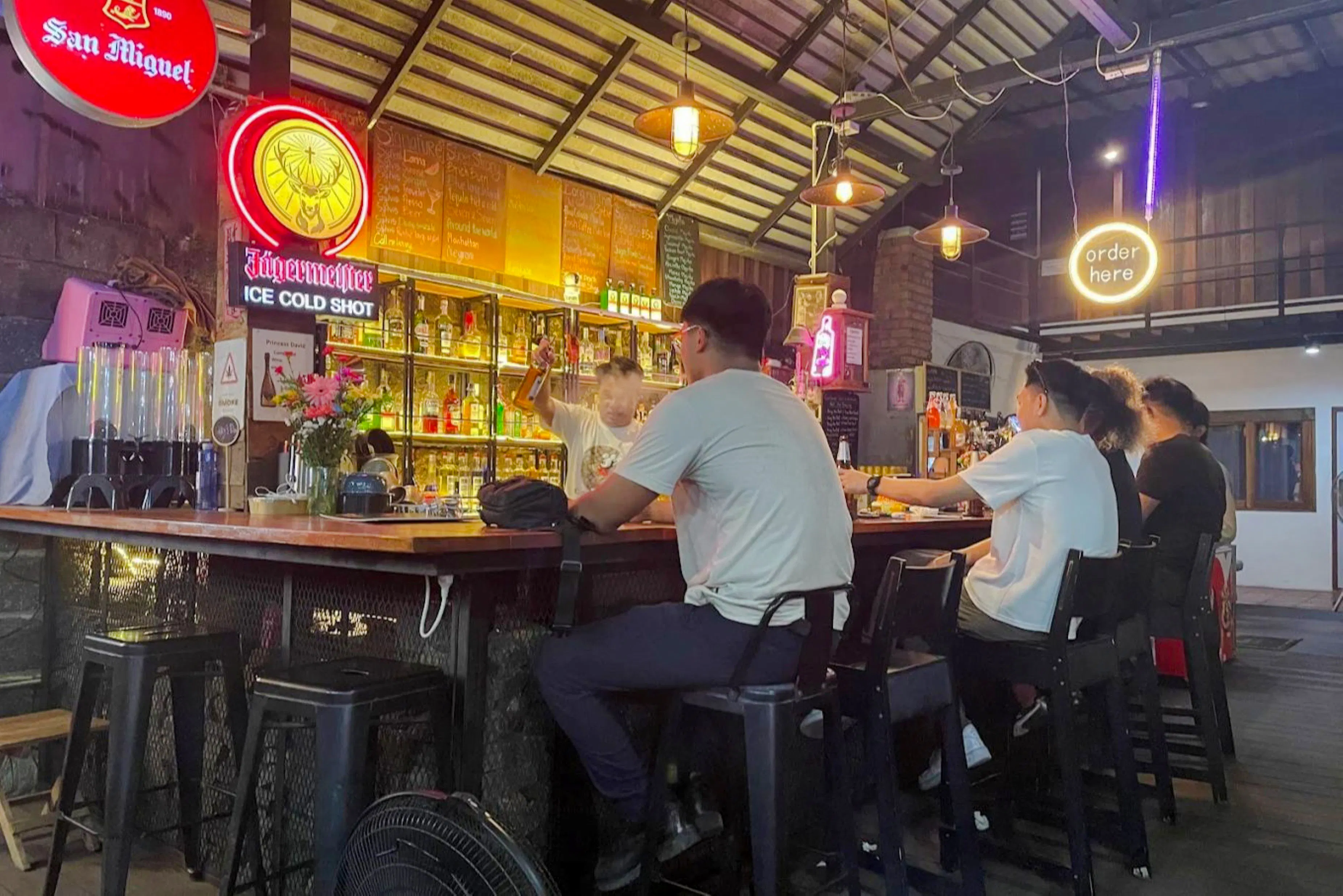 Chiang Mai Nightlife & Local Bars Walking Tour