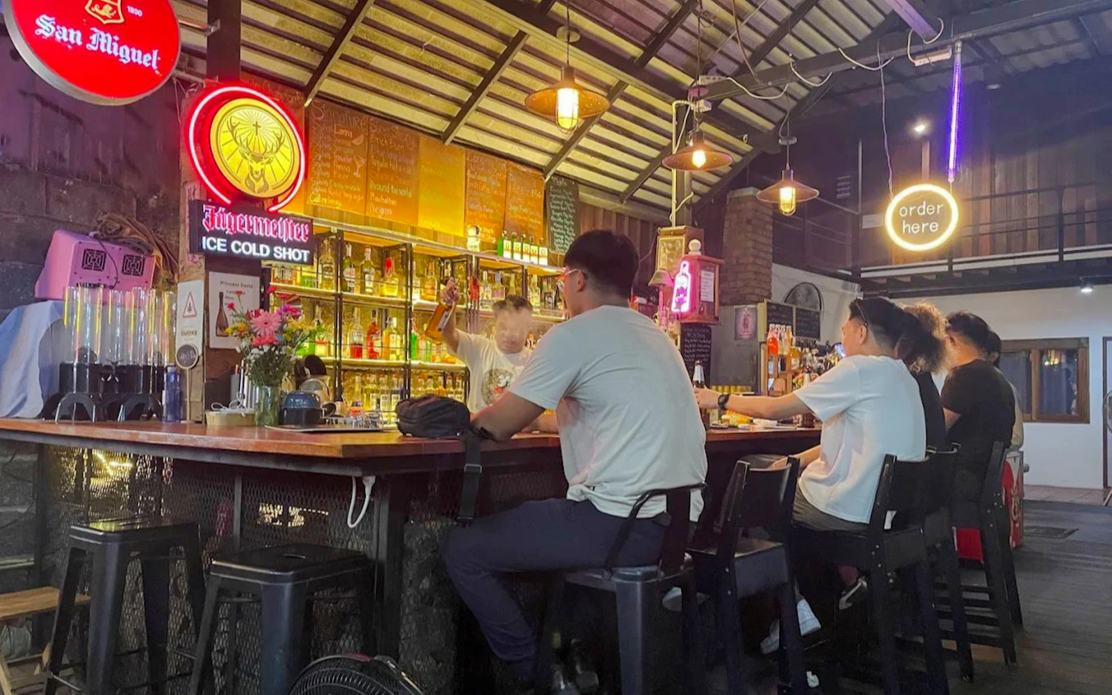 Chiang Mai Nightlife & Local Bars Walking Tour