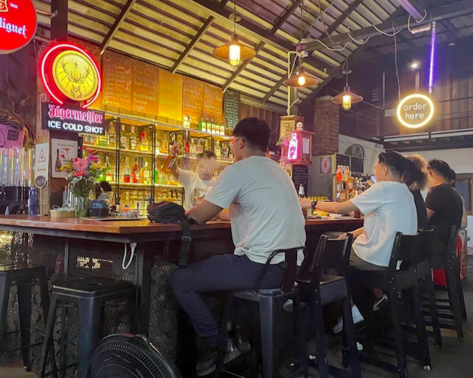 Chiang Mai Nightlife and Local Bars Walking Tour (Product 52644)