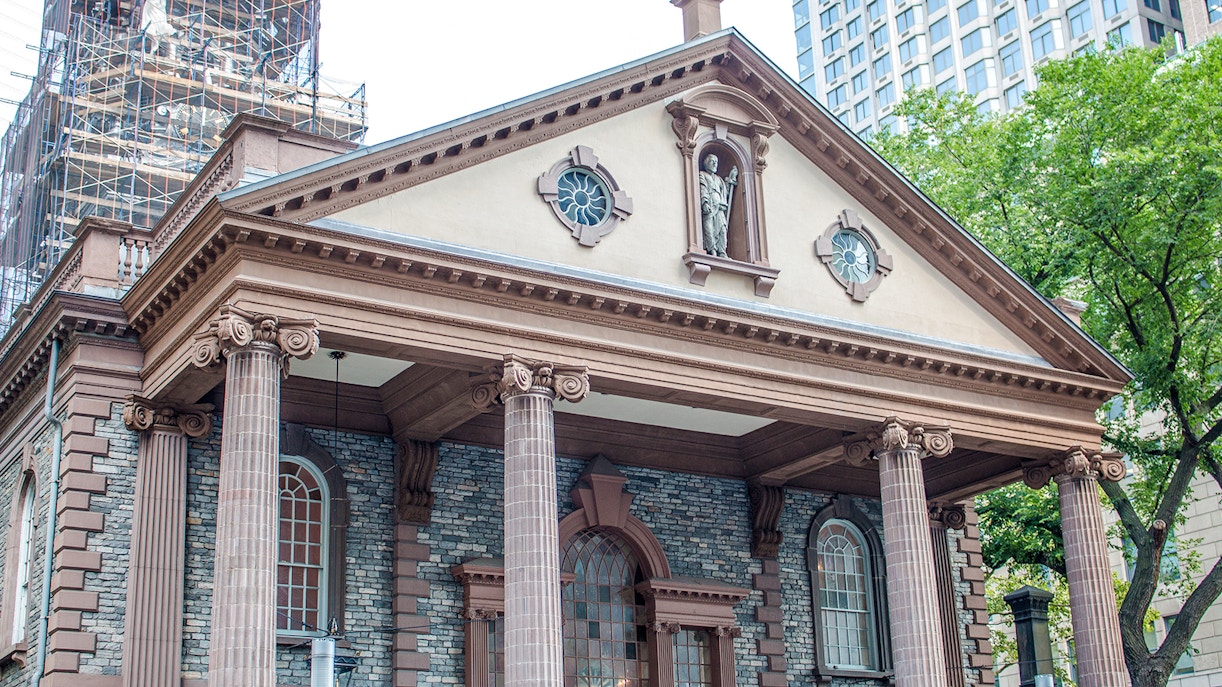 St. Paul’s Chapel facade with columns and statue, Manhattan, New York City.