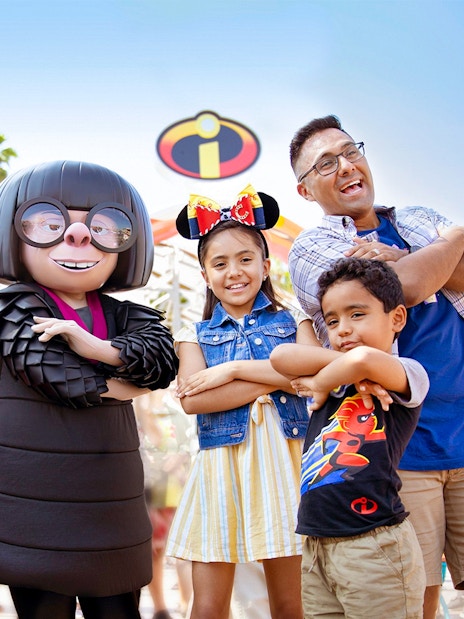 Guests posing with Edna from Incredibles at Disneyland Adventure Park, California.
