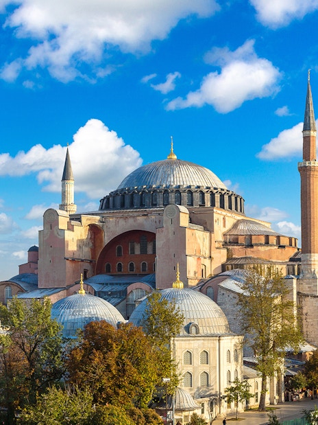 Hagia Sophia with minarets under a blue sky in Istanbul, Turkey.