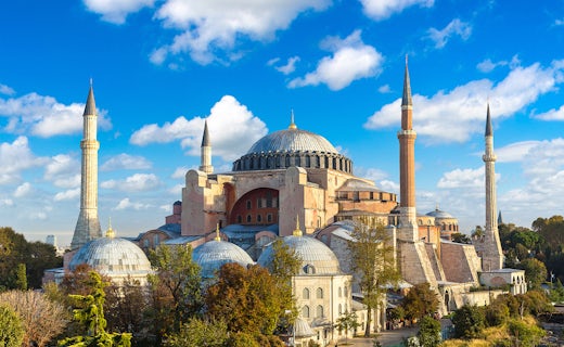 Giriş Biletleri ile Combo Rehberli Turlar: Ayasofya + Topkapı Sarayı veya Yerebatan Sarnıcı
