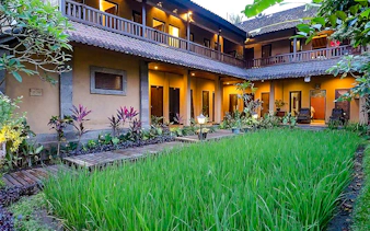 ubud balinese spa and massage in rice-field setting-2