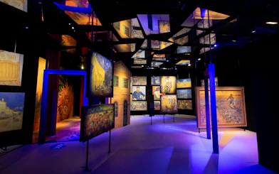 Van Gogh immersive exhibition with vibrant paintings in Zurich.