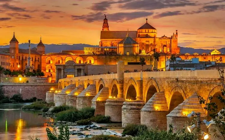 Roman Bridge and Mosque-Cathedral at sunset, Córdoba Treasure Hunt game location.