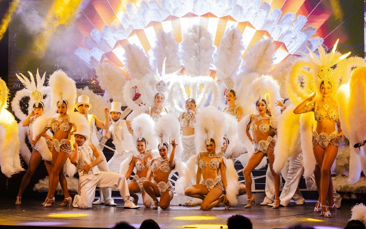 Samba dancers in vibrant costumes performing at Paris Paradis.