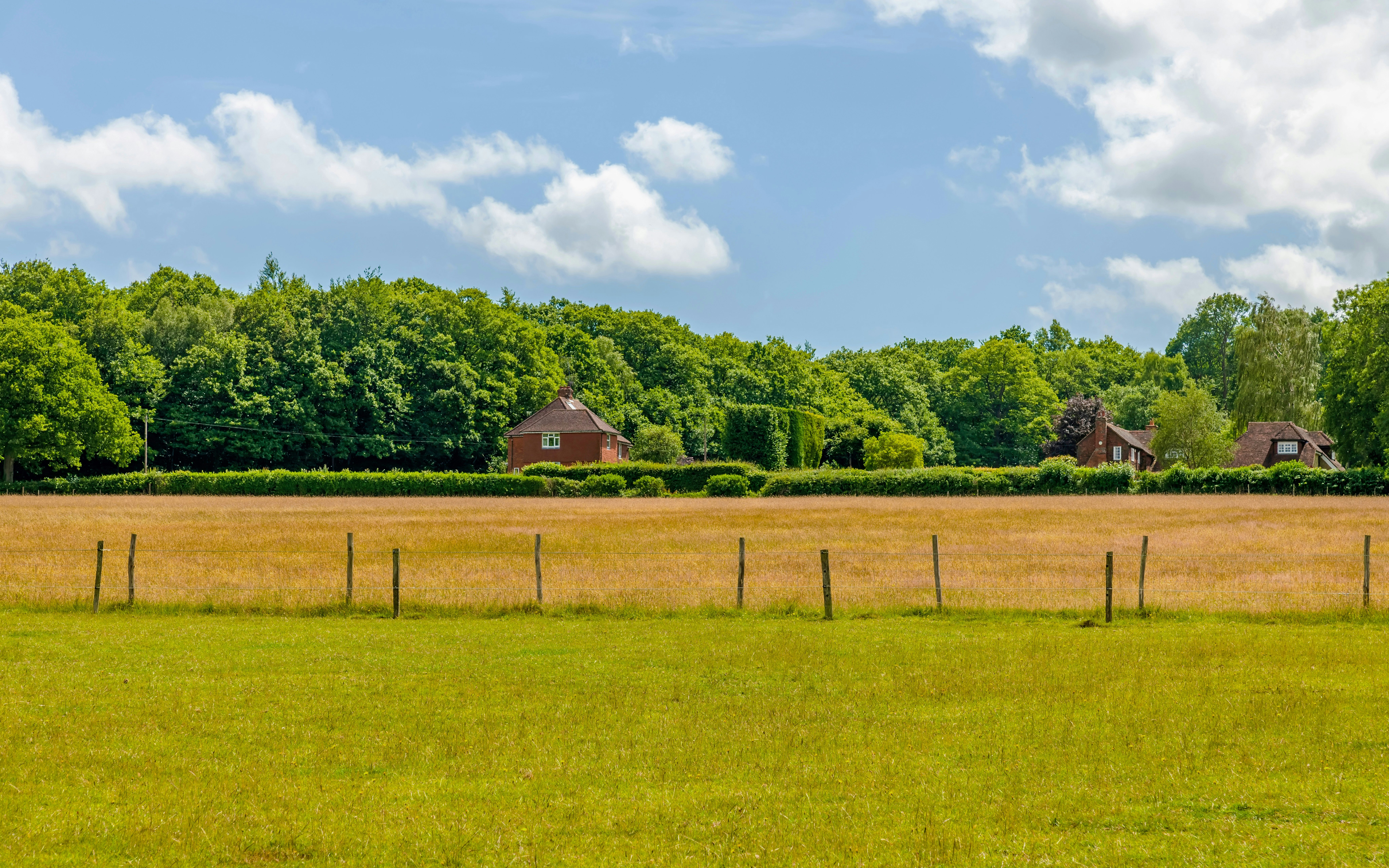 Sevenoaks countryside with green fields and houses, Kent, UK, during spring.