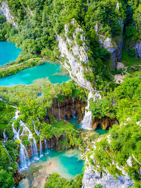 Aerial view of Sastavci waterfall and turquoise lakes in Plitvice Lakes National Park, Croatia.