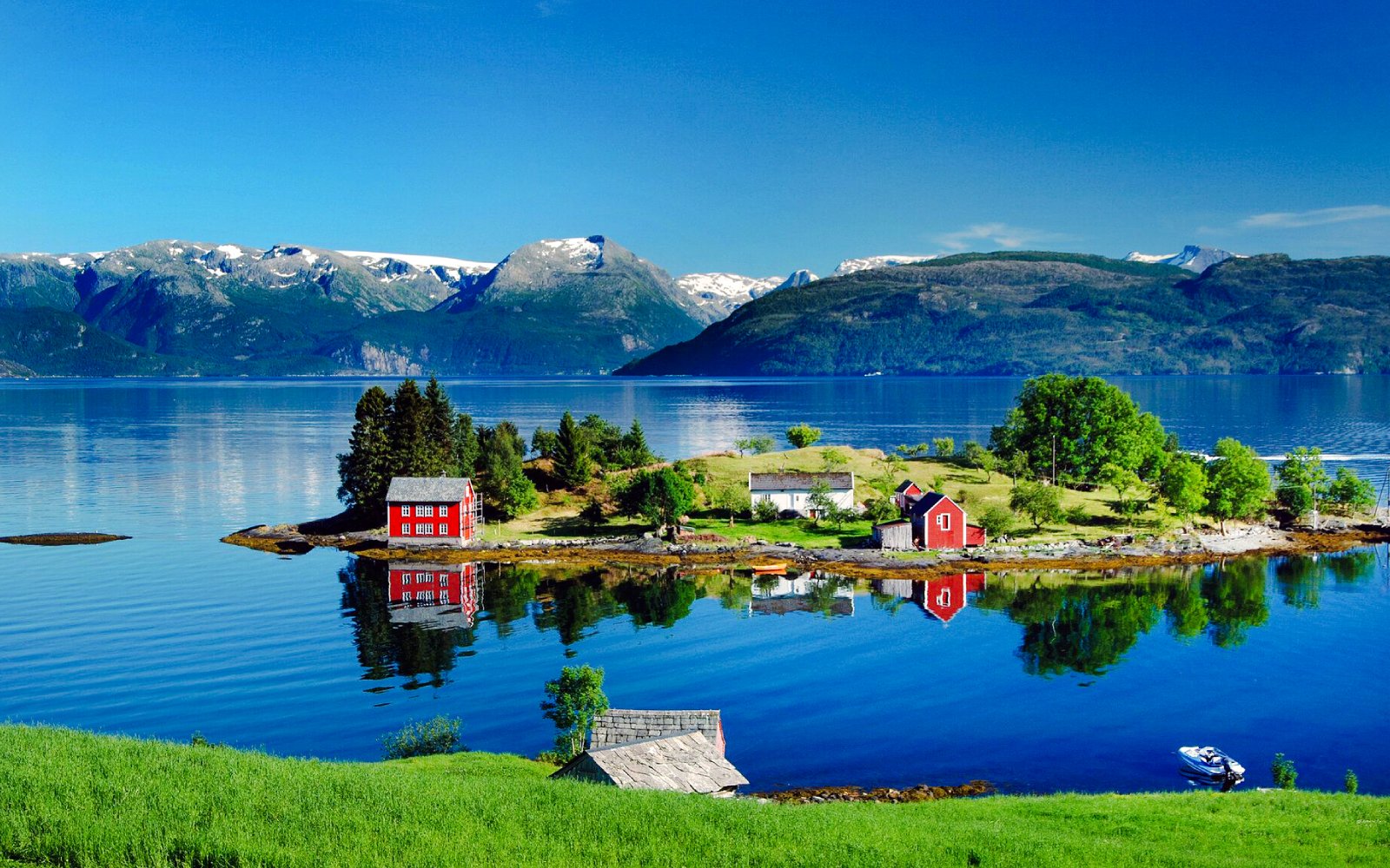 Пейзажи и населённые пункты острова