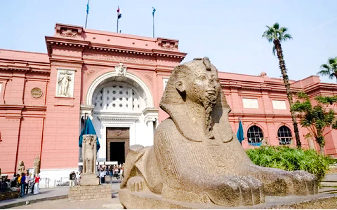 Cairo Guided Tour: Giza Pyramids, Sphinx, Egyptian Museum & Khan el-Khalili Image 3