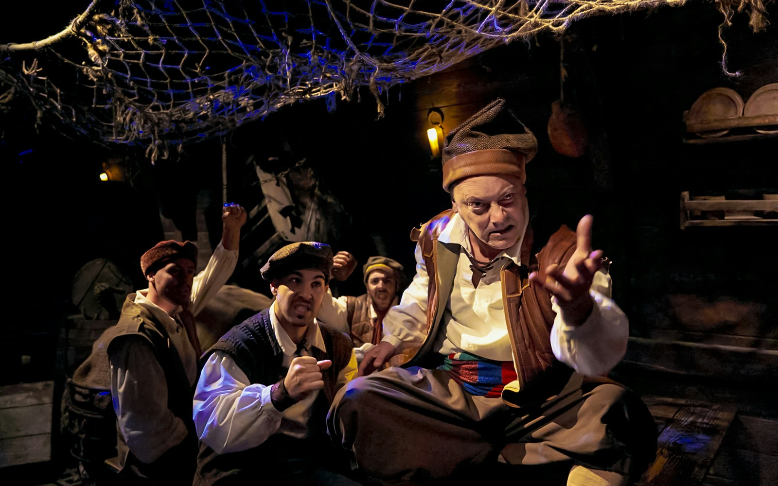 Sailing tour on Allende la Mar Océana with view of ocean and distant coastline.
