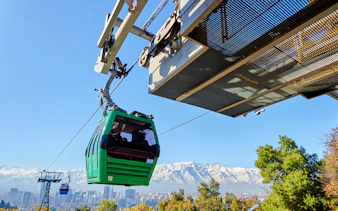 santiago hop-on hop-off otobüs turu: 2 güzergâh + cerro san cristóbal teleferiği ve santa carolina şarap turu-1