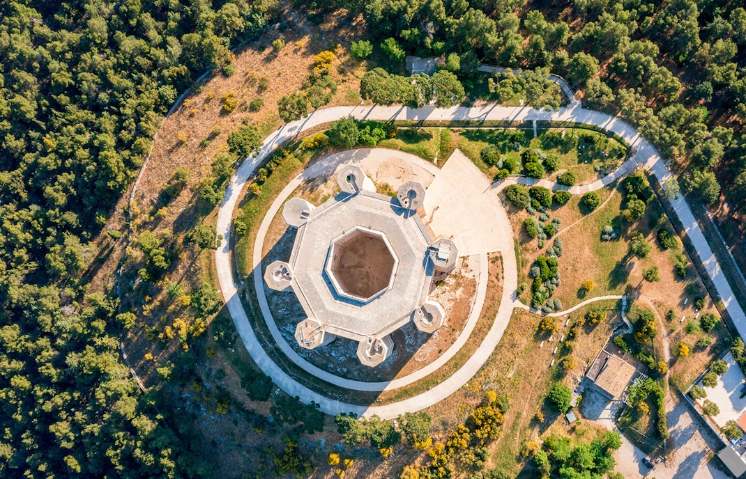 Symmetrical octagonal design