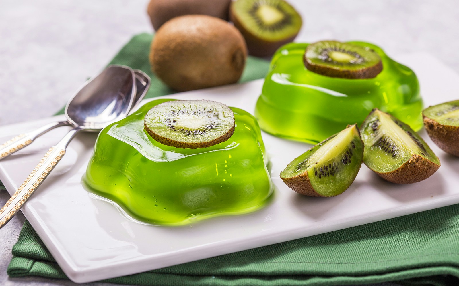 Green jelly with kiwi slices on Berlin Dinner cruise