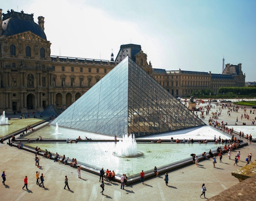 emily in paris luoghi parigi