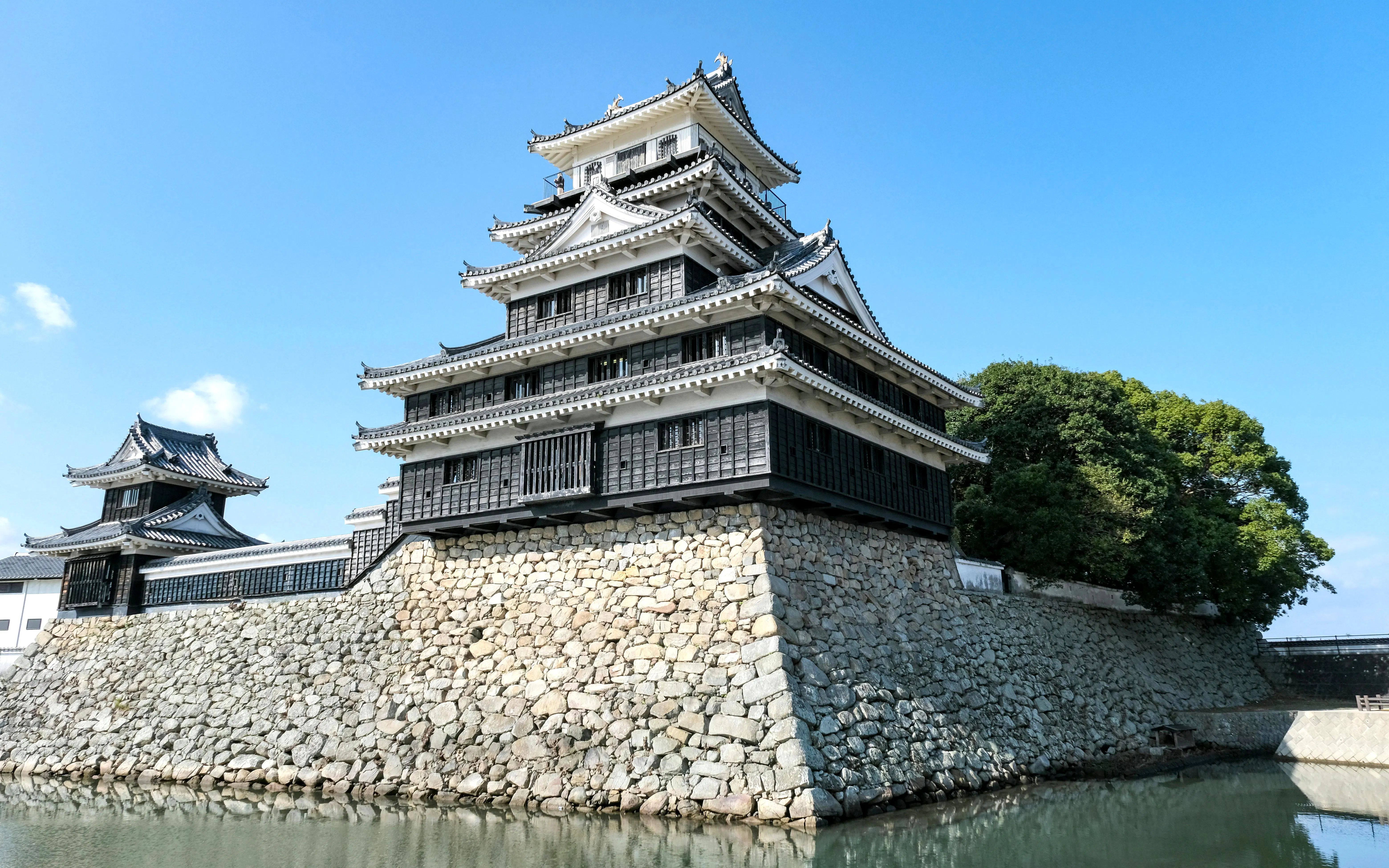 Nakatsu Castle in Kyushu, Japan, with stone walls and traditional architecture.