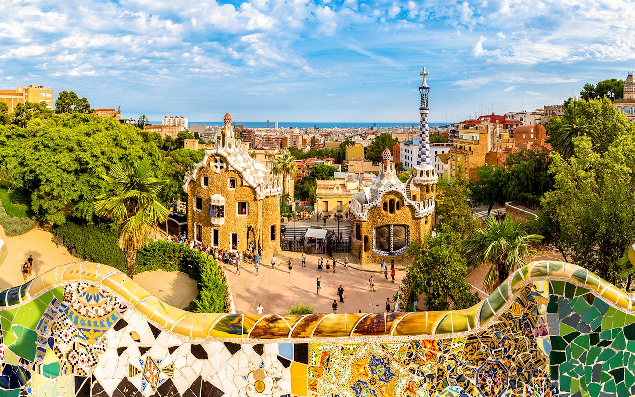 Combo: biglietti Salta la Fila per il Parc Güell + La Pedrera-Casa Milà  — 6
