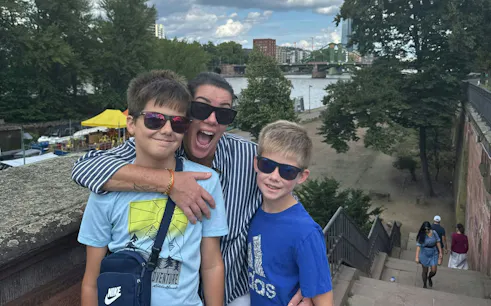 Family enjoying a day by the river in Old Town Frankfurt.