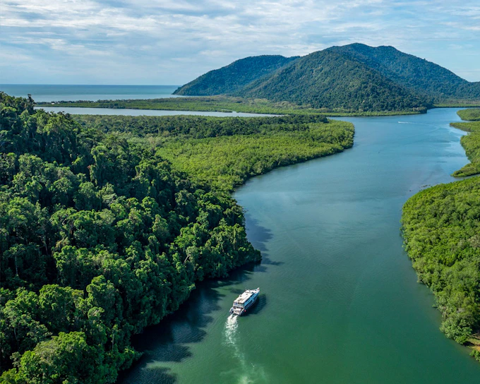 Cairns to Frankland Islands Reef Cruise with Snorkeling & Lunch