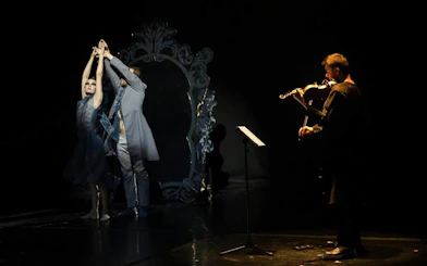Dancers and violinist performing Vivaldianno The SHOW at Theatre Hybernia, Prague.