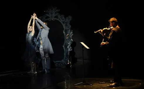 Dancers and violinist performing Vivaldianno The SHOW at Theatre Hybernia, Prague.