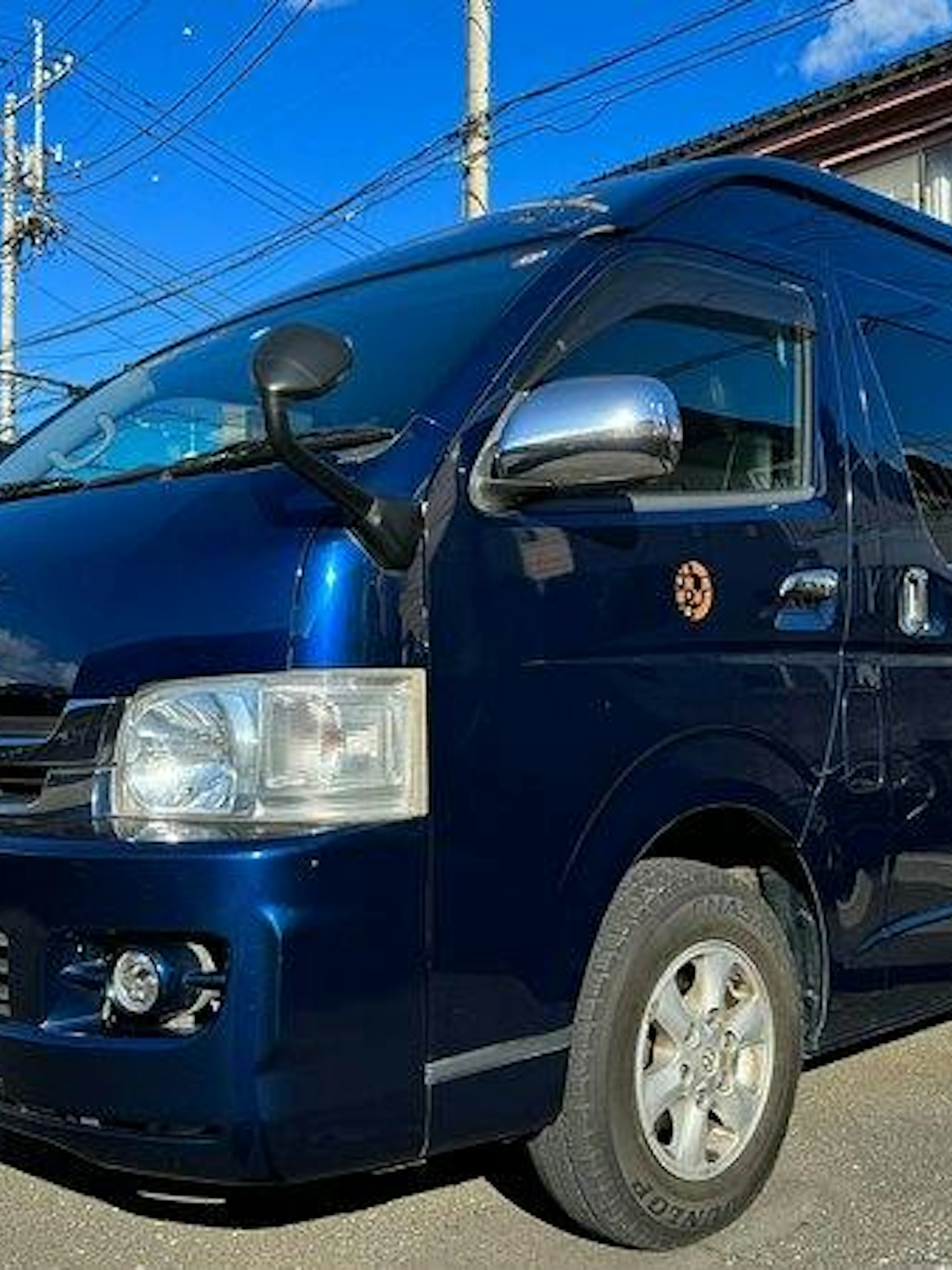 Private transfer van for Fukuoka Airport to Fukuoka City service.